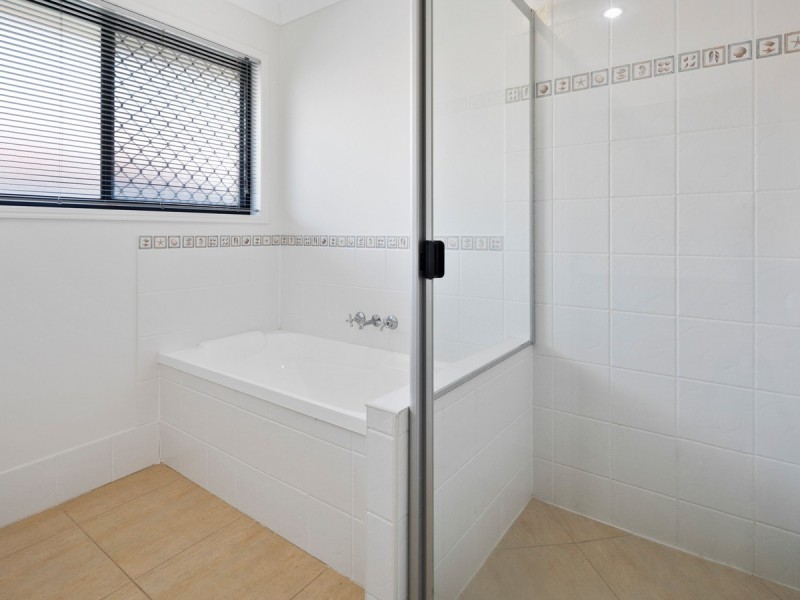 22 Seaholly Crescent, Victoria Point QLD 4165