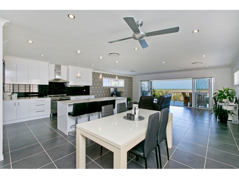11 Arthur Street, Wellington Point QLD 4160