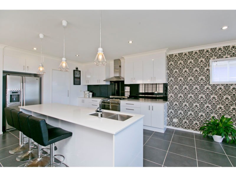 11 Arthur Street, Wellington Point QLD 4160