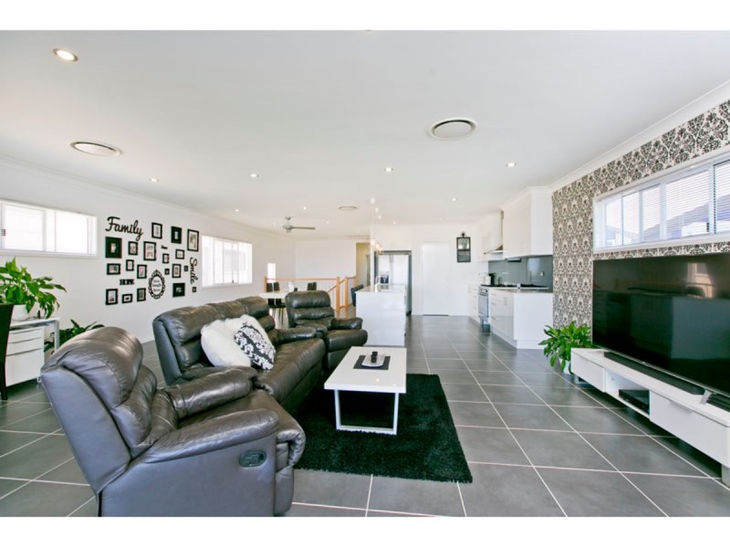 11 Arthur Street, Wellington Point QLD 4160
