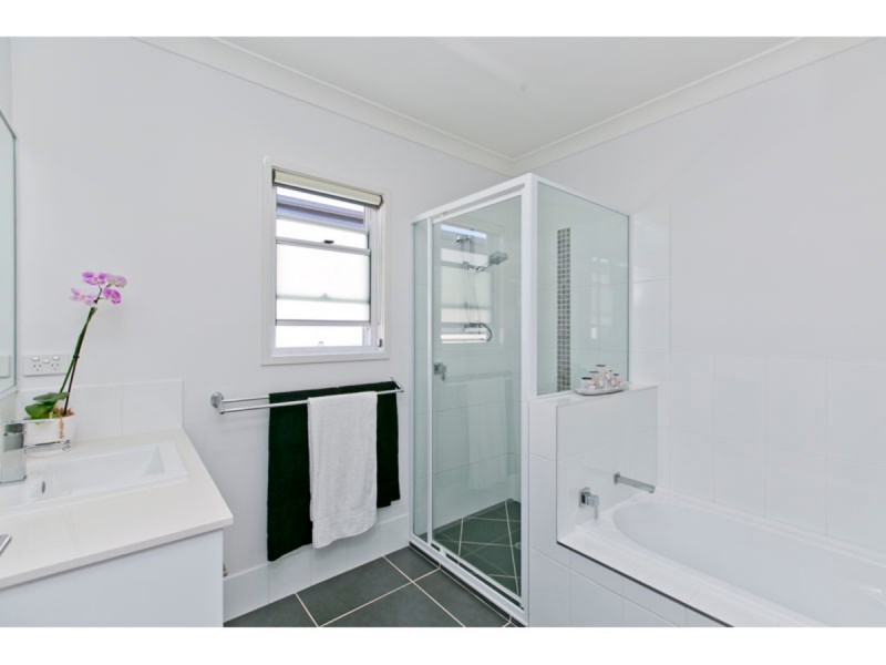 11 Arthur Street, Wellington Point QLD 4160