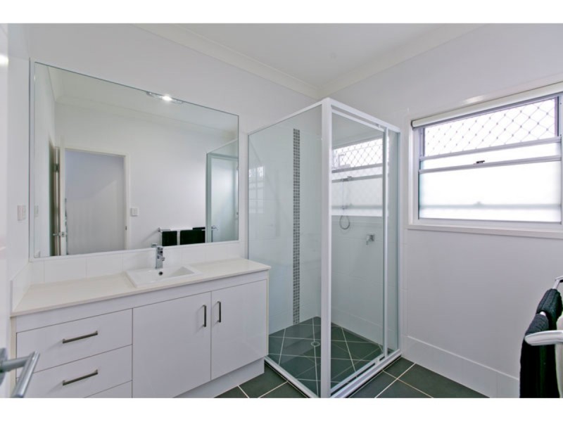 11 Arthur Street, Wellington Point QLD 4160