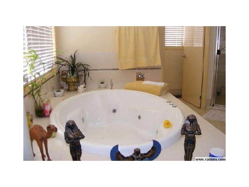 54 Spinnaker Crt, Redland Bay QLD 4165