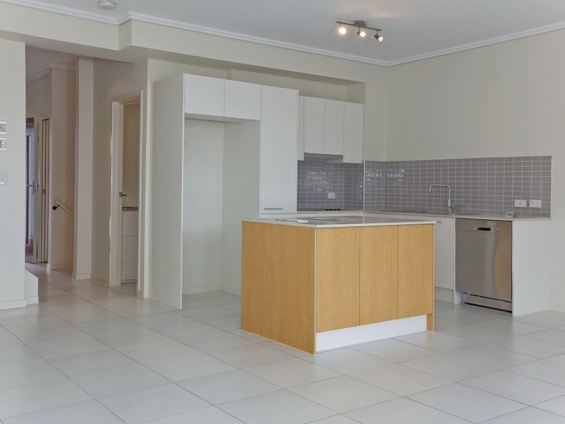 62-64 Island Street, Cleveland QLD 4163