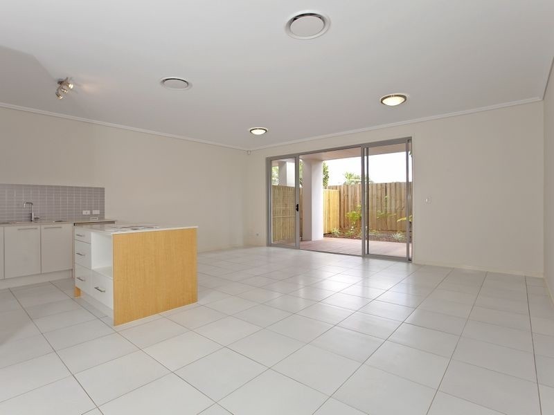 62-64 Island Street, Cleveland QLD 4163