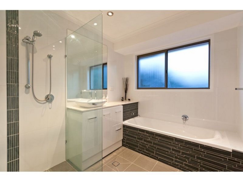 4 Joseph Place, Ormiston QLD 4160