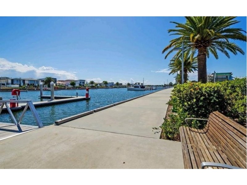 26 Waters Close, Hope Island QLD 4212