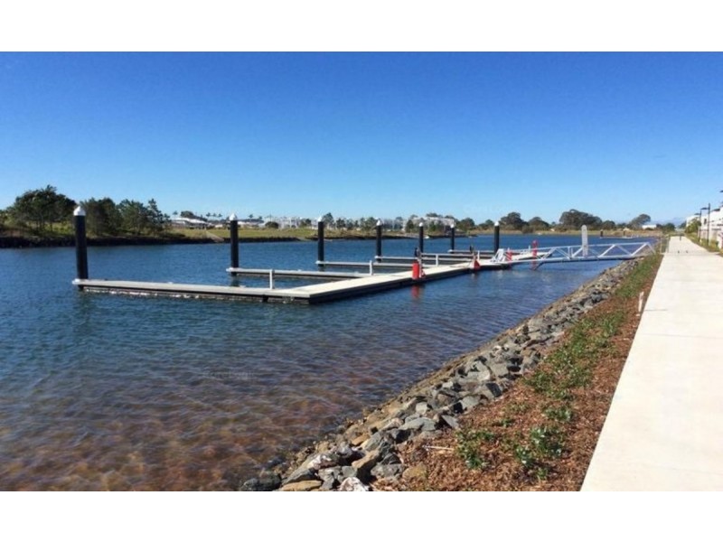 26 Waters Close, Hope Island QLD 4212