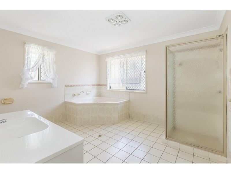 7 Hilary Avenue, Redland Bay QLD 4165