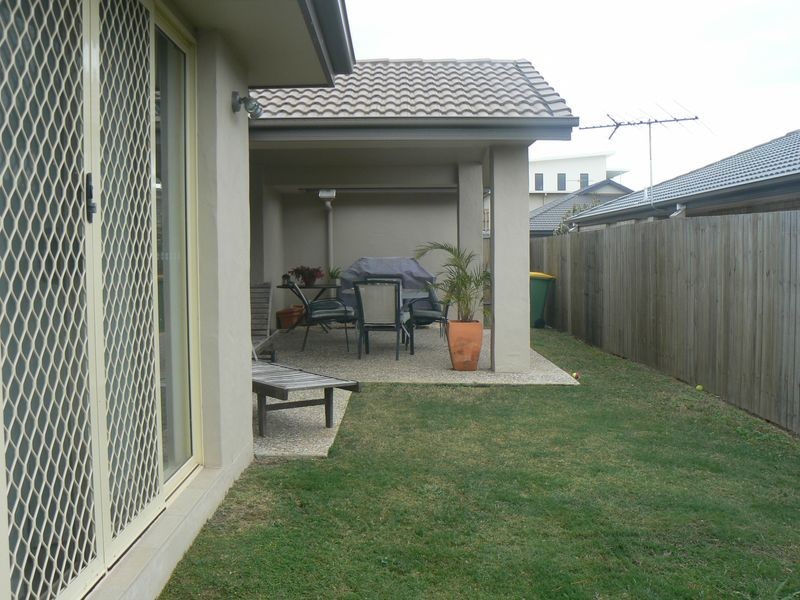 8 Pentecost Place, Redland Bay QLD 4165