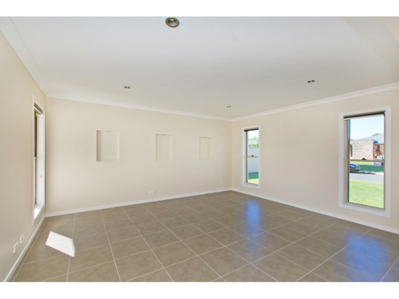 6 Lois Place, Redland Bay QLD 4165