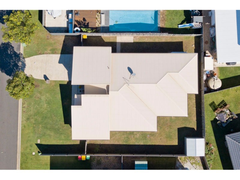 6 Lois Place, Redland Bay QLD 4165
