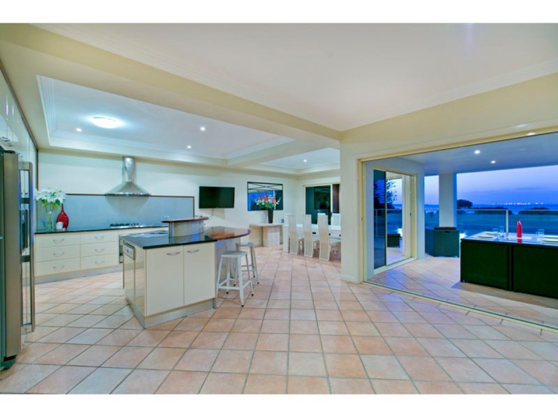 10 Commodore Drive, Birkdale QLD 4159