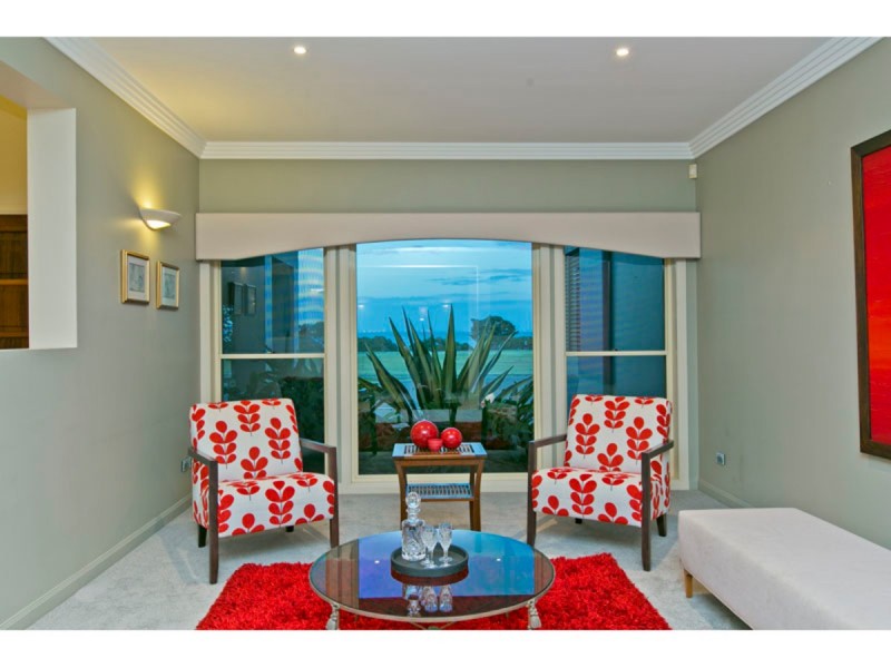 10 Commodore Drive, Birkdale QLD 4159