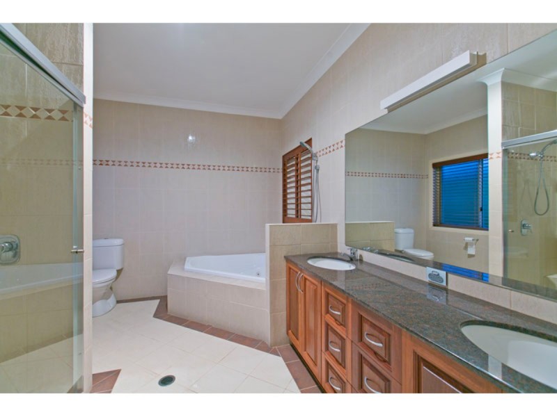 10 Commodore Drive, Birkdale QLD 4159