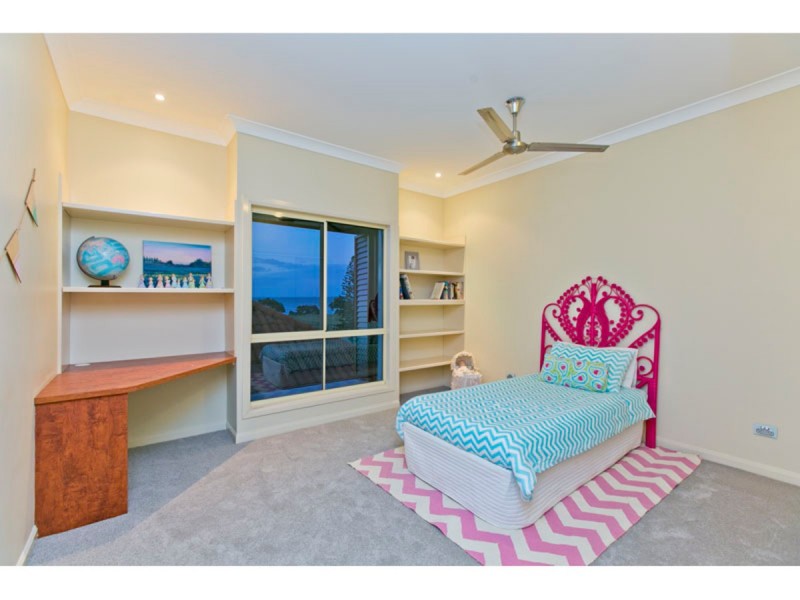 10 Commodore Drive, Birkdale QLD 4159