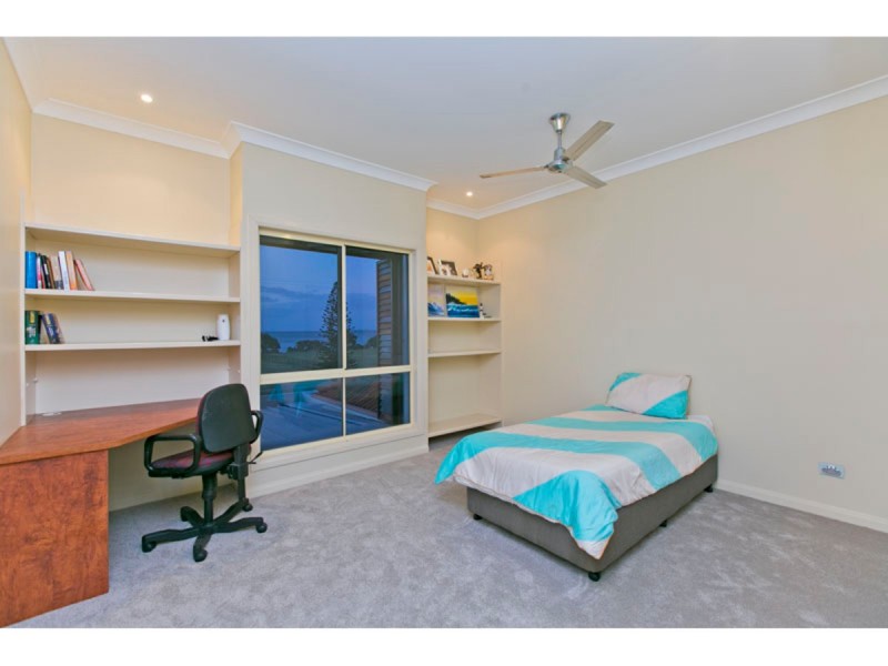 10 Commodore Drive, Birkdale QLD 4159