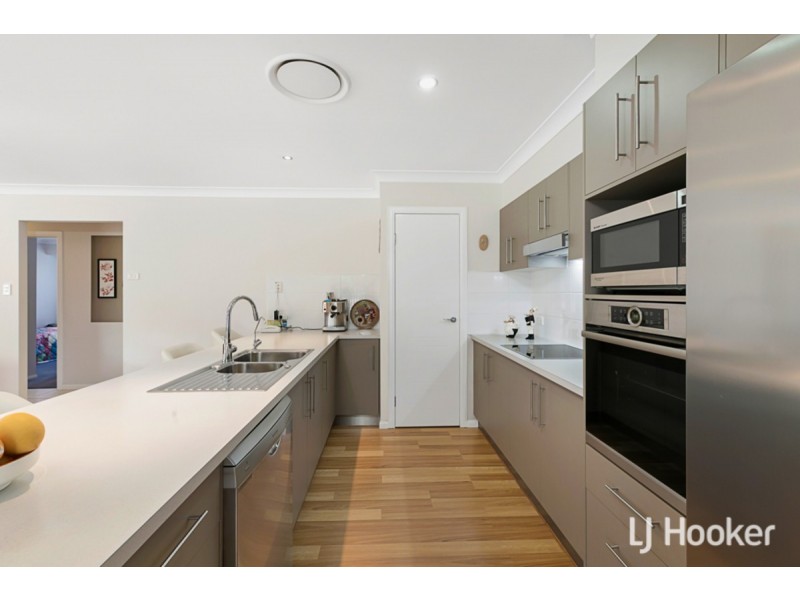 7 Parklink Drive, Redland Bay QLD 4165