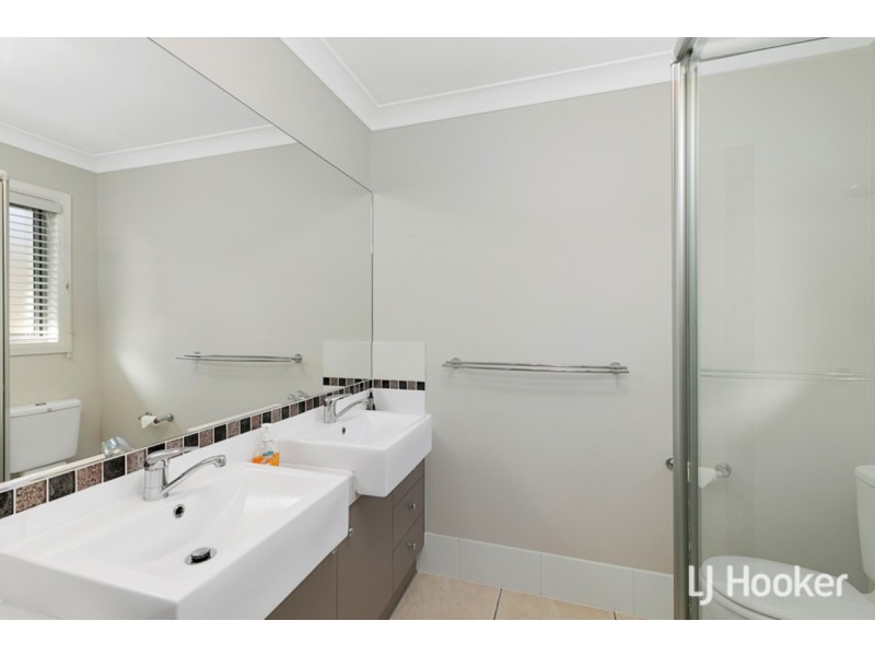 7 Parklink Drive, Redland Bay QLD 4165