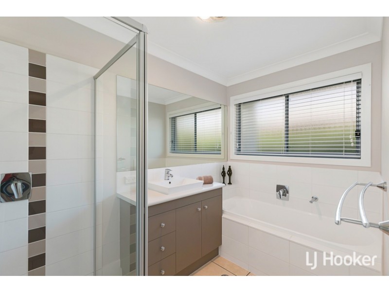 7 Parklink Drive, Redland Bay QLD 4165