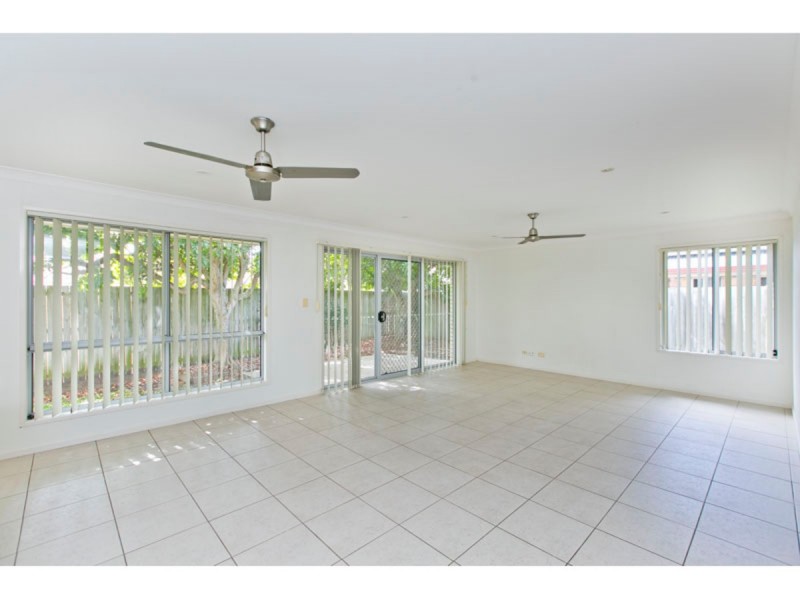 9 Turquoise Street, Redland Bay QLD 4165
