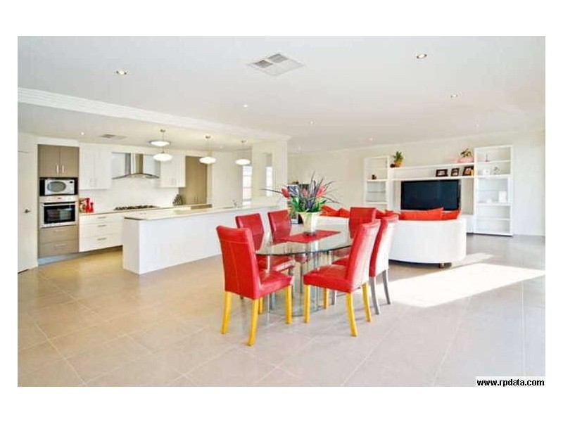 13 Seaspray Street, Thornlands QLD 4164