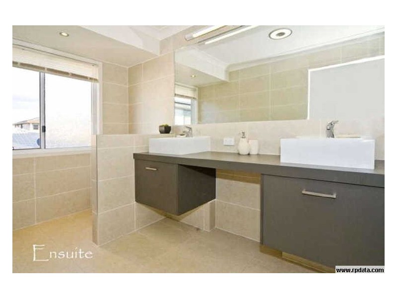 13 Seaspray Street, Thornlands QLD 4164