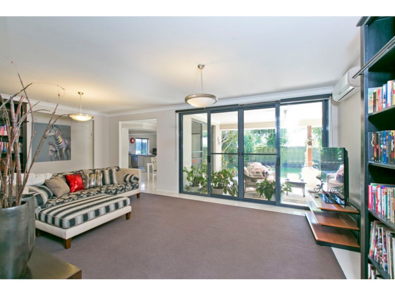 19 Trafalgar Vale Avenue, Wellington Point QLD 4160