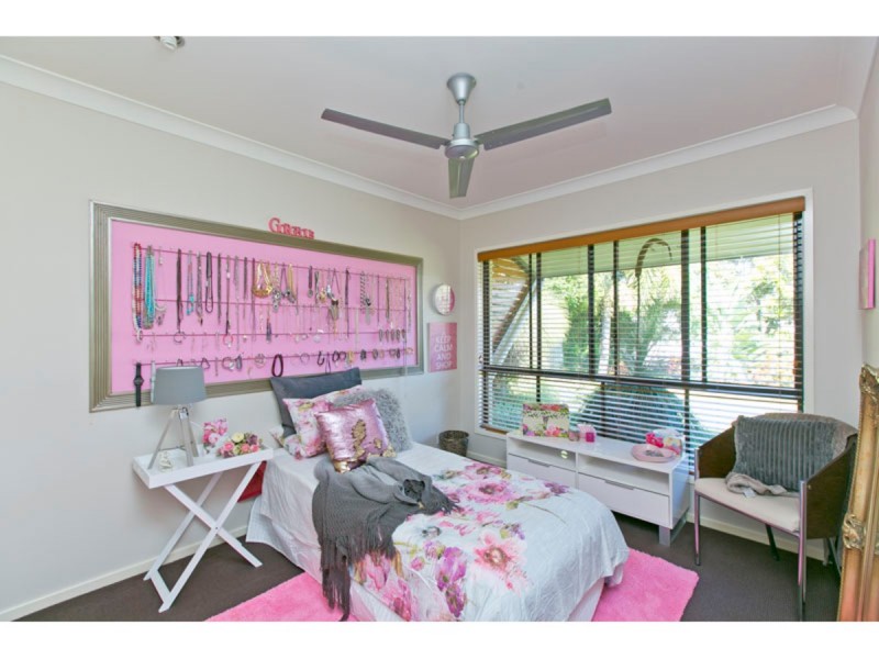 19 Trafalgar Vale Avenue, Wellington Point QLD 4160