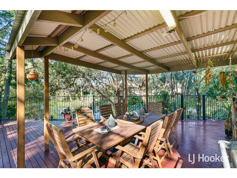 17 Jay Crescent, Redland Bay QLD 4165