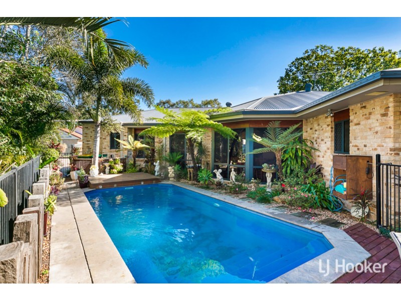 17 Jay Crescent, Redland Bay QLD 4165