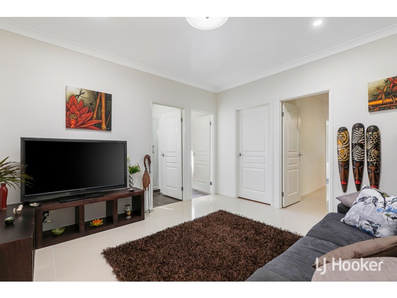 17 Jay Crescent, Redland Bay QLD 4165