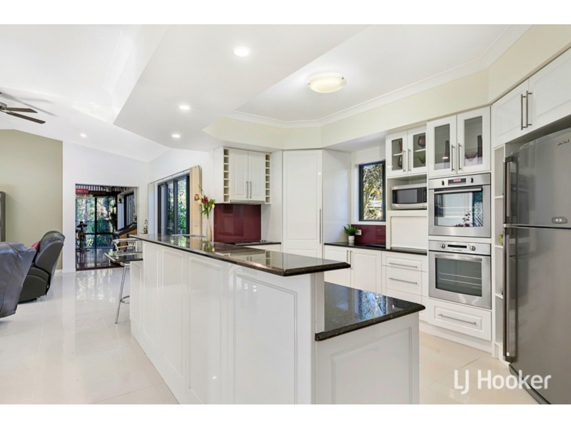 17 Jay Crescent, Redland Bay QLD 4165