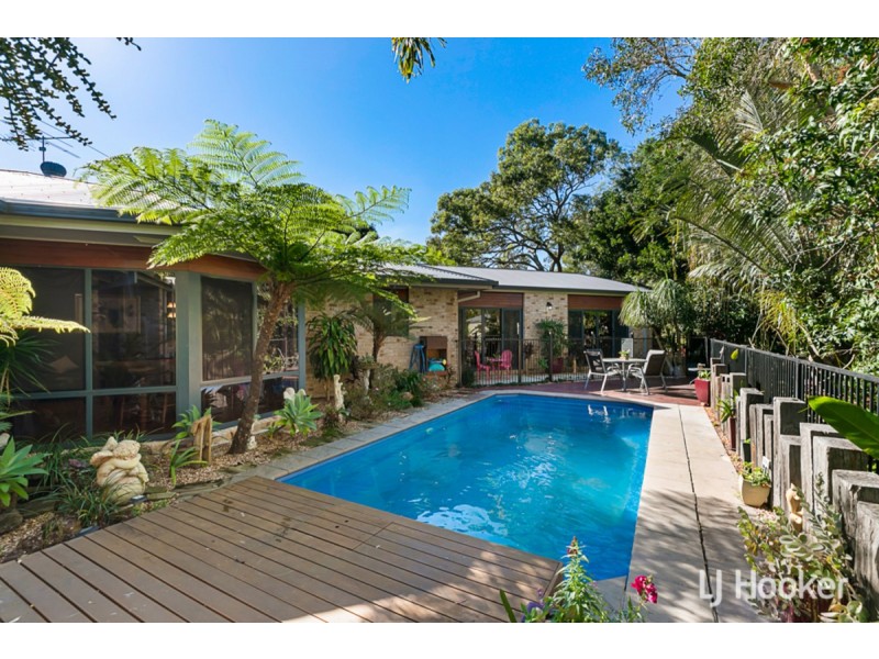 17 Jay Crescent, Redland Bay QLD 4165