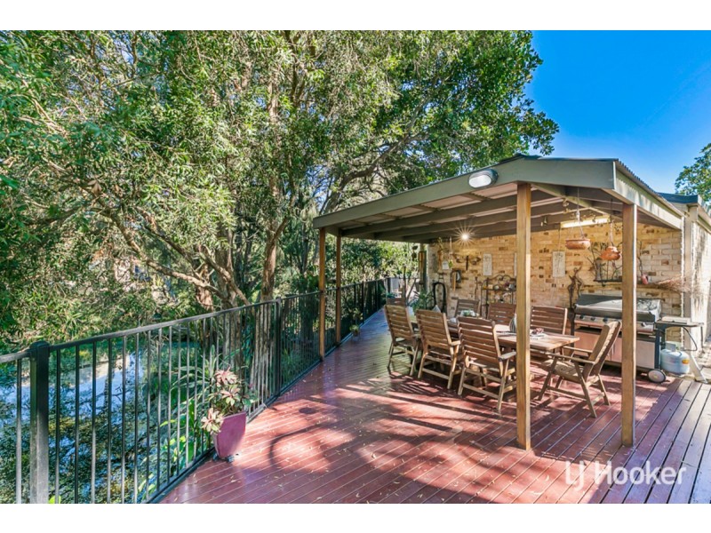 17 Jay Crescent, Redland Bay QLD 4165