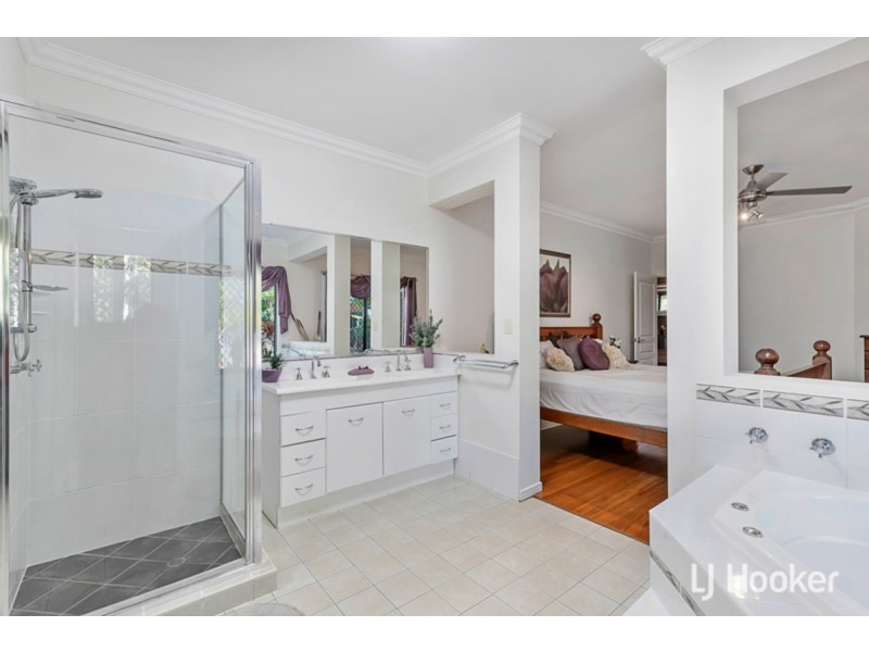 17 Jay Crescent, Redland Bay QLD 4165