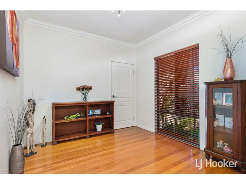 17 Jay Crescent, Redland Bay QLD 4165