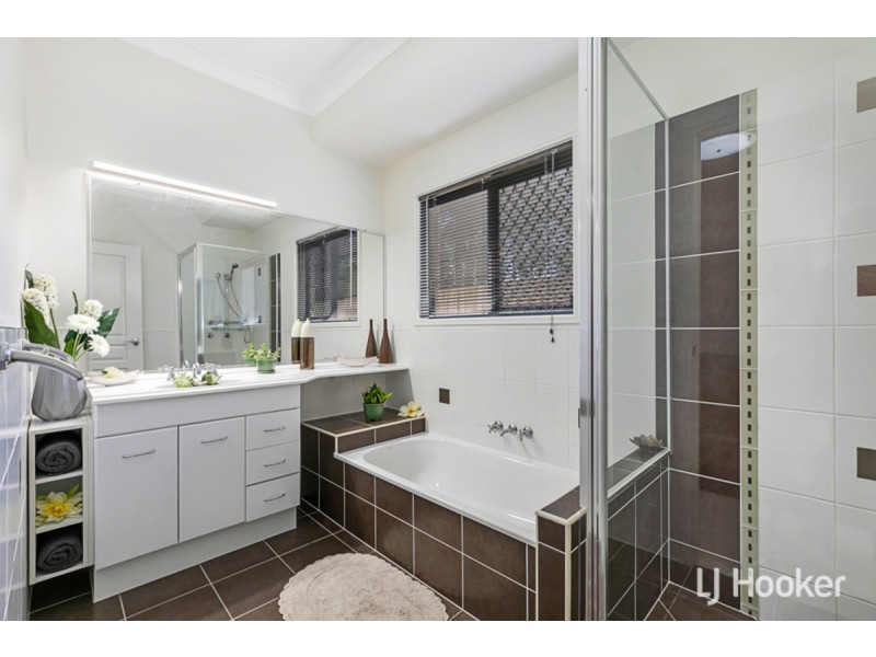 17 Jay Crescent, Redland Bay QLD 4165