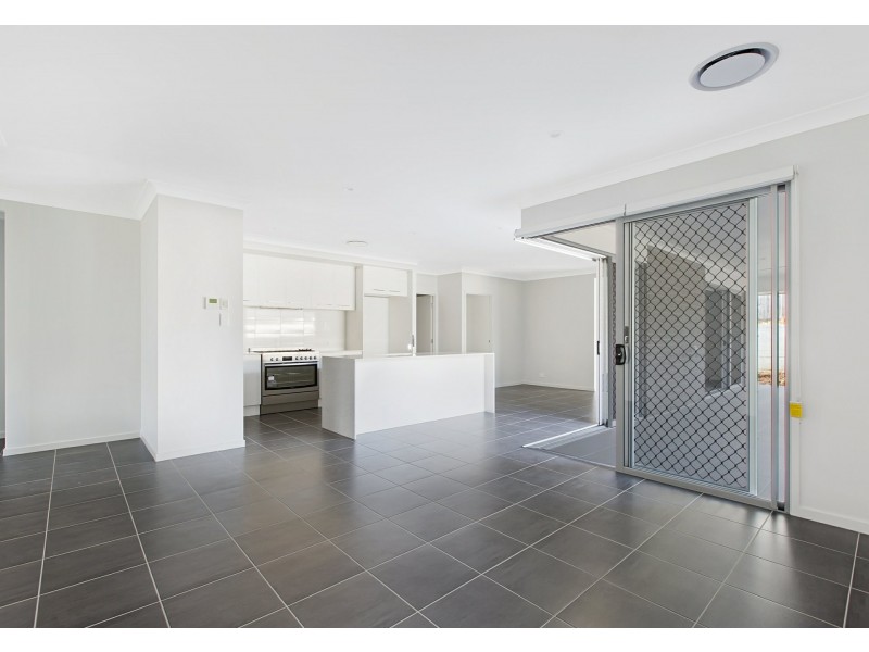 8 Newport Place, Thornlands QLD 4164