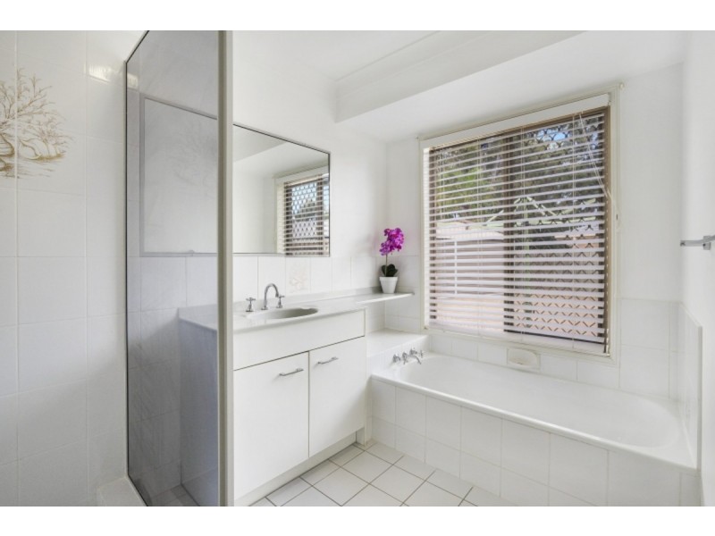 4 Honeysuckle Court, Victoria Point QLD 4165