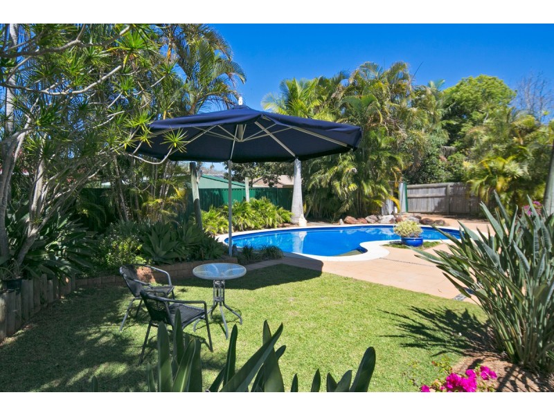 2 Raven Street, Victoria Point QLD 4165