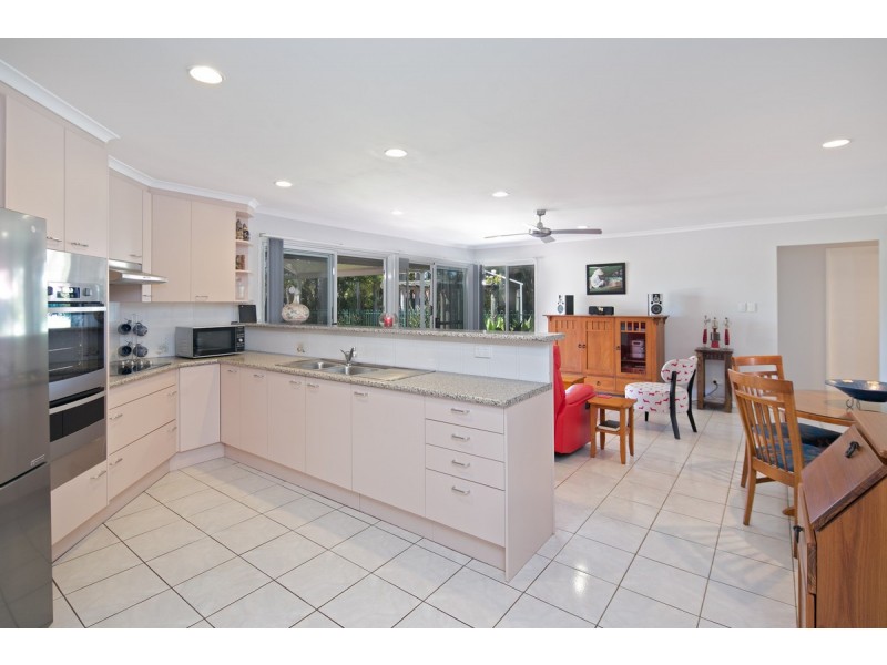 2 Raven Street, Victoria Point QLD 4165