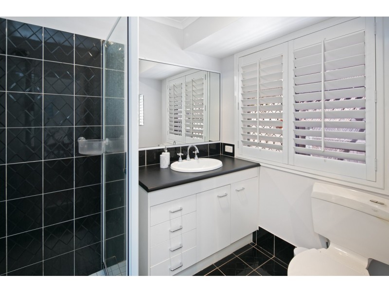 2 Raven Street, Victoria Point QLD 4165