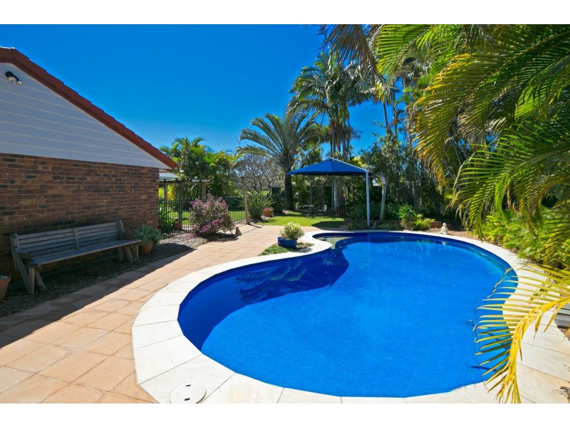 2 Raven Street, Victoria Point QLD 4165