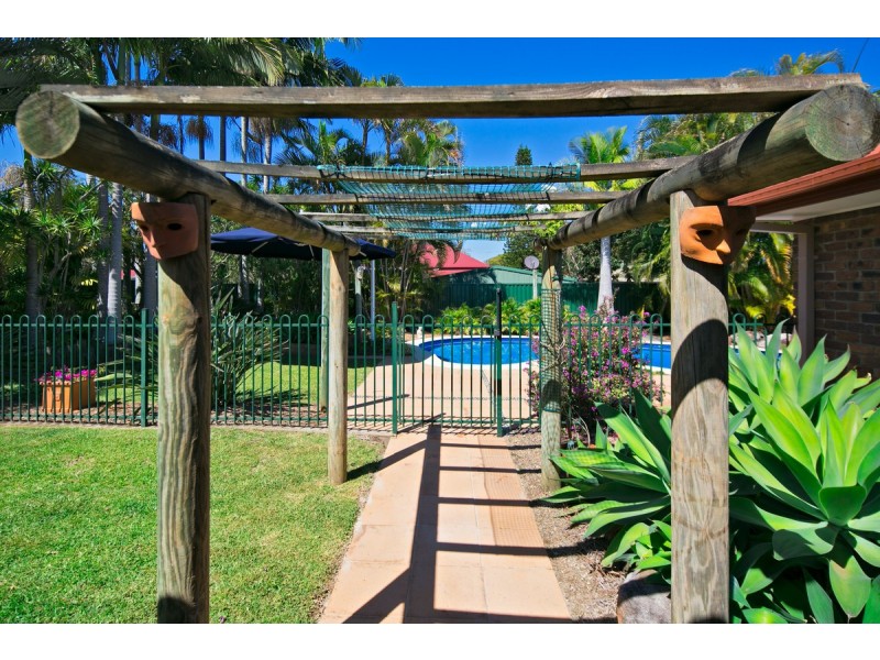 2 Raven Street, Victoria Point QLD 4165