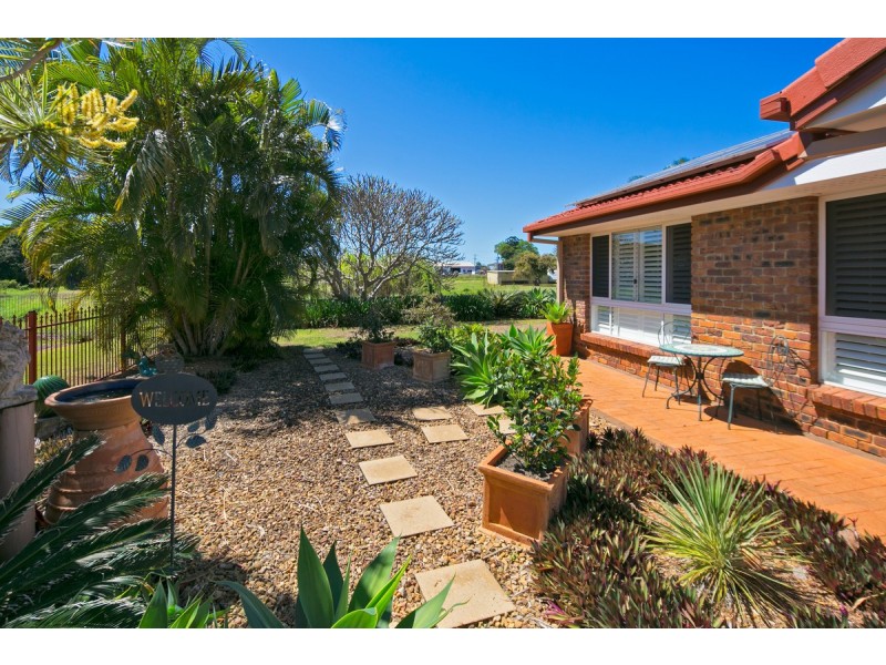 2 Raven Street, Victoria Point QLD 4165