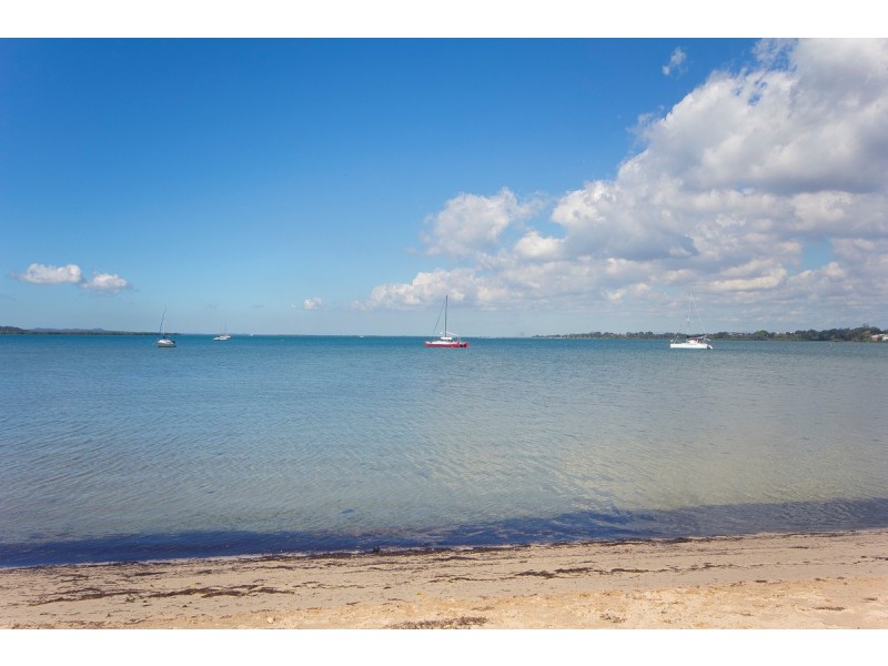 2 Raven Street, Victoria Point QLD 4165