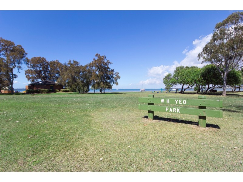 2 Raven Street, Victoria Point QLD 4165