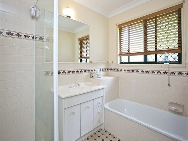 5 Byng Road, Birkdale QLD 4159