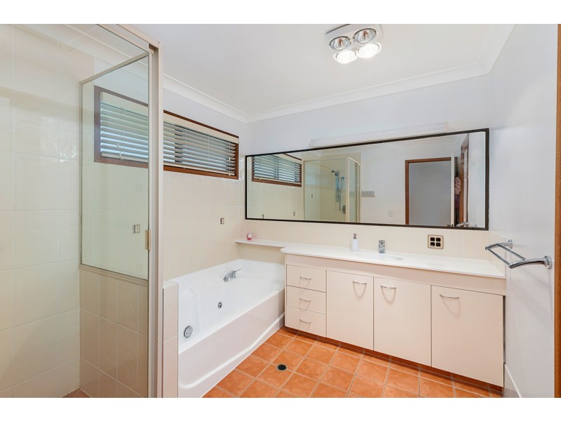 27 Clive Road, Birkdale QLD 4159
